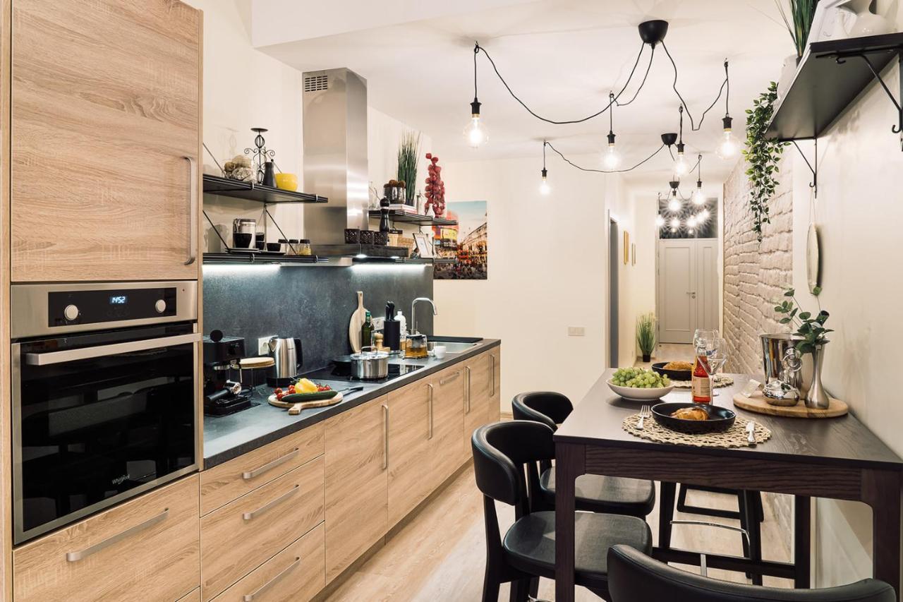 Appartamento Morrison Apartment/15 Guests/7bedrooms/riga Old Town Riga