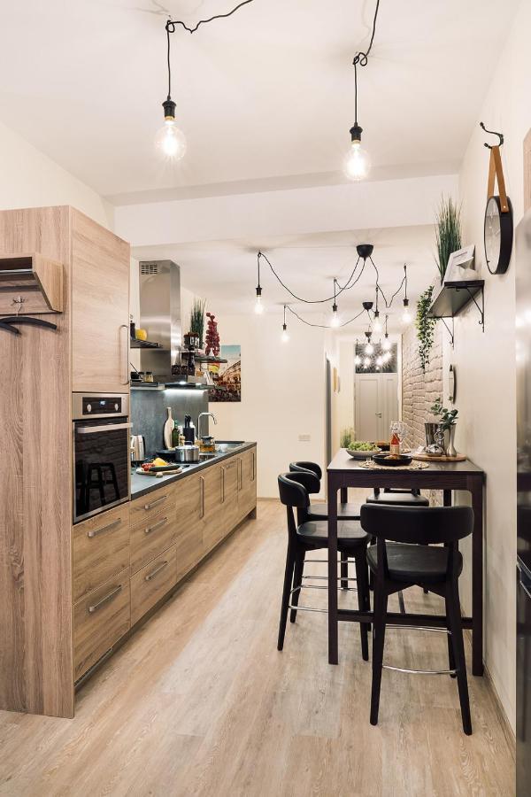 Appartamento Morrison Apartment/15 Guests/7bedrooms/riga Old Town *